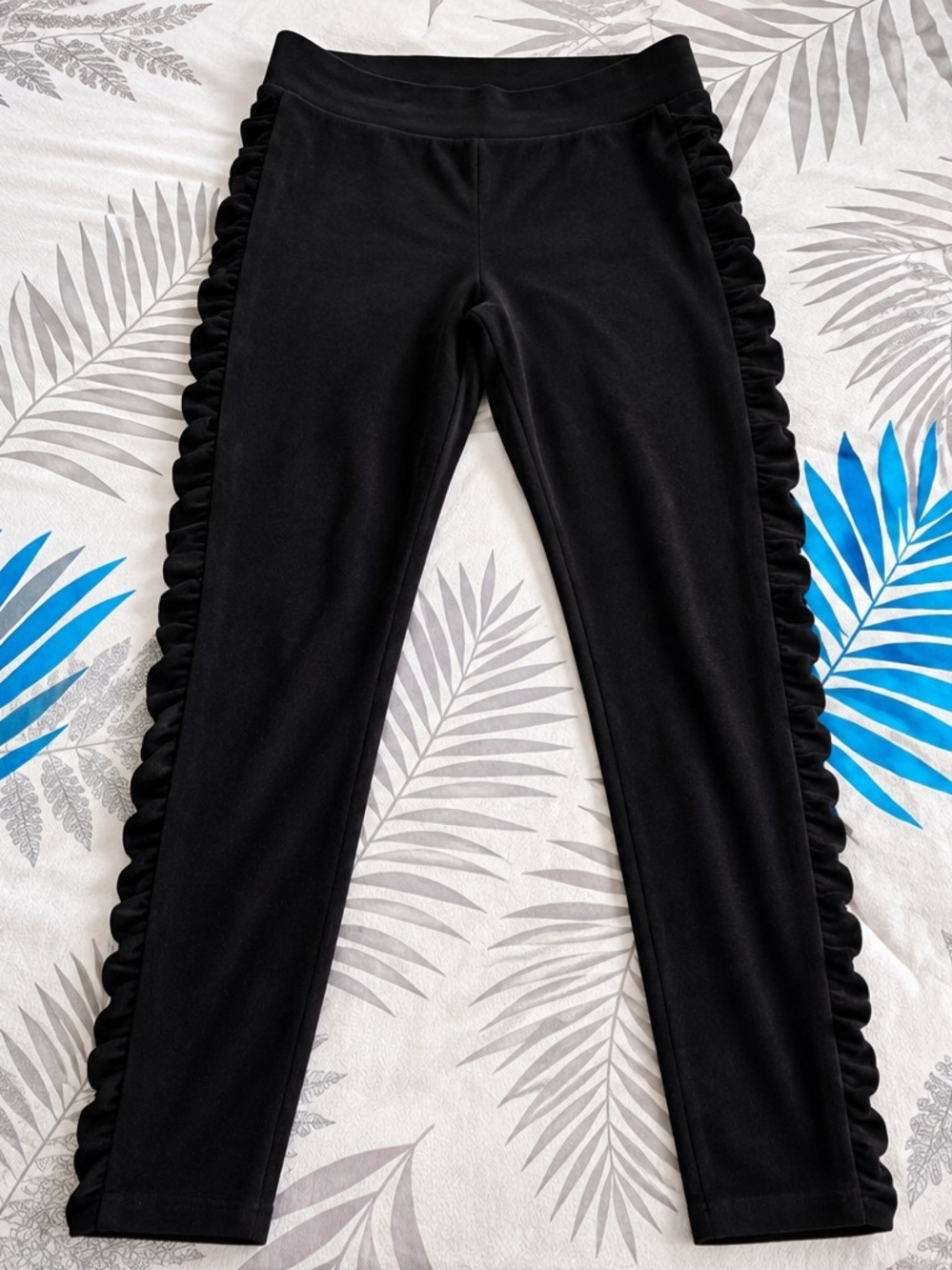 Black High-Rise Leggings with Ruched Side Detail - Women - Picture 2 of 2